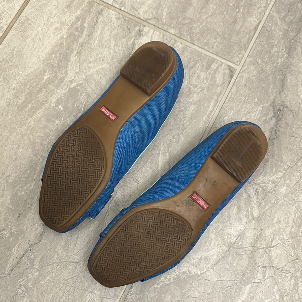 Isaac Mizrahi ISKATHRINE3 Blue Flats with Decorative Bow - Picture 7 of 8